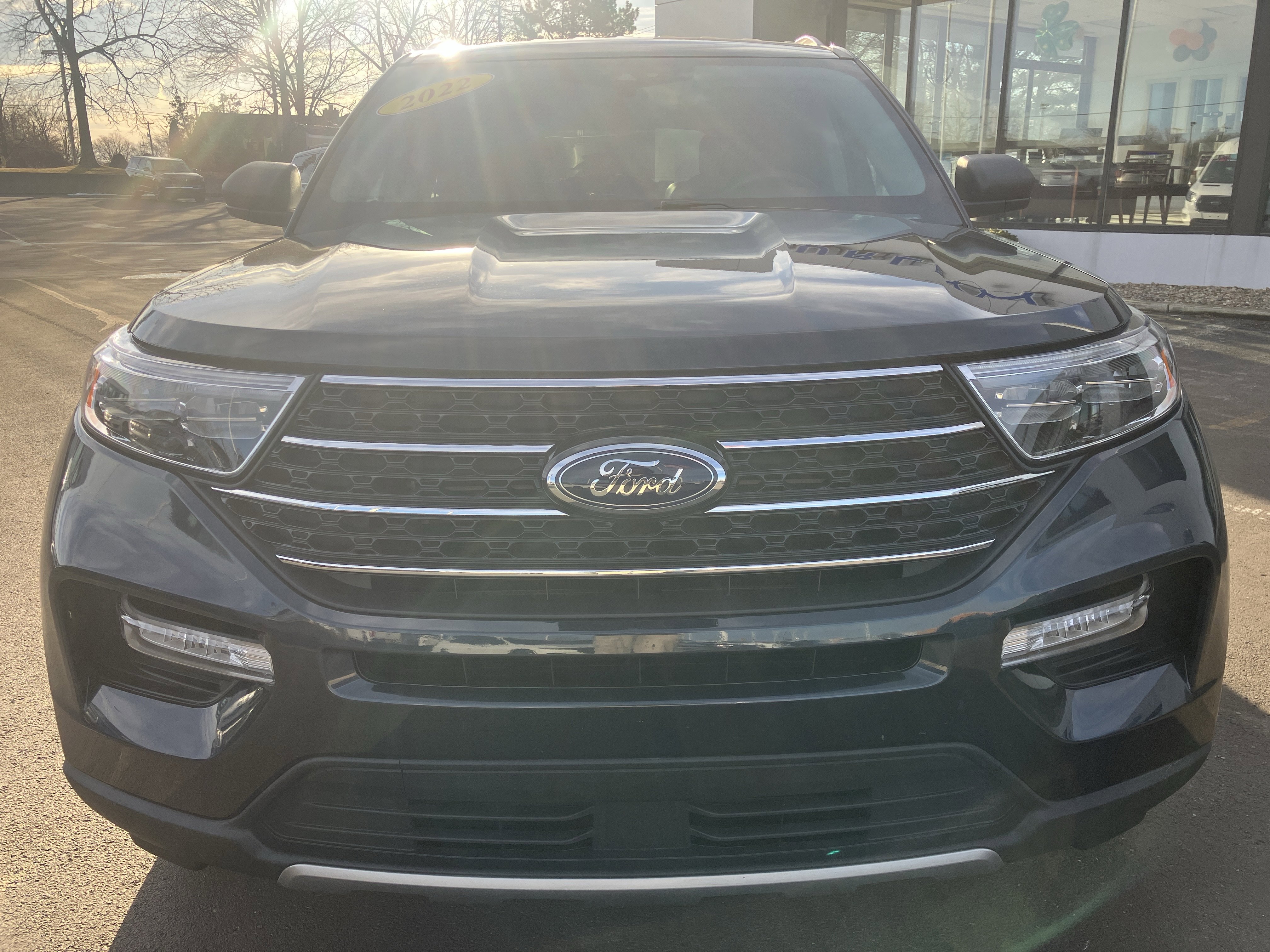 Used 2022 Ford Explorer XLT w/ Equipment Group 202A image 2