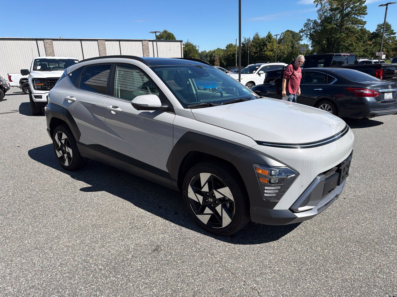 Used 2024 Hyundai Kona Limited AWD/4WD image 11