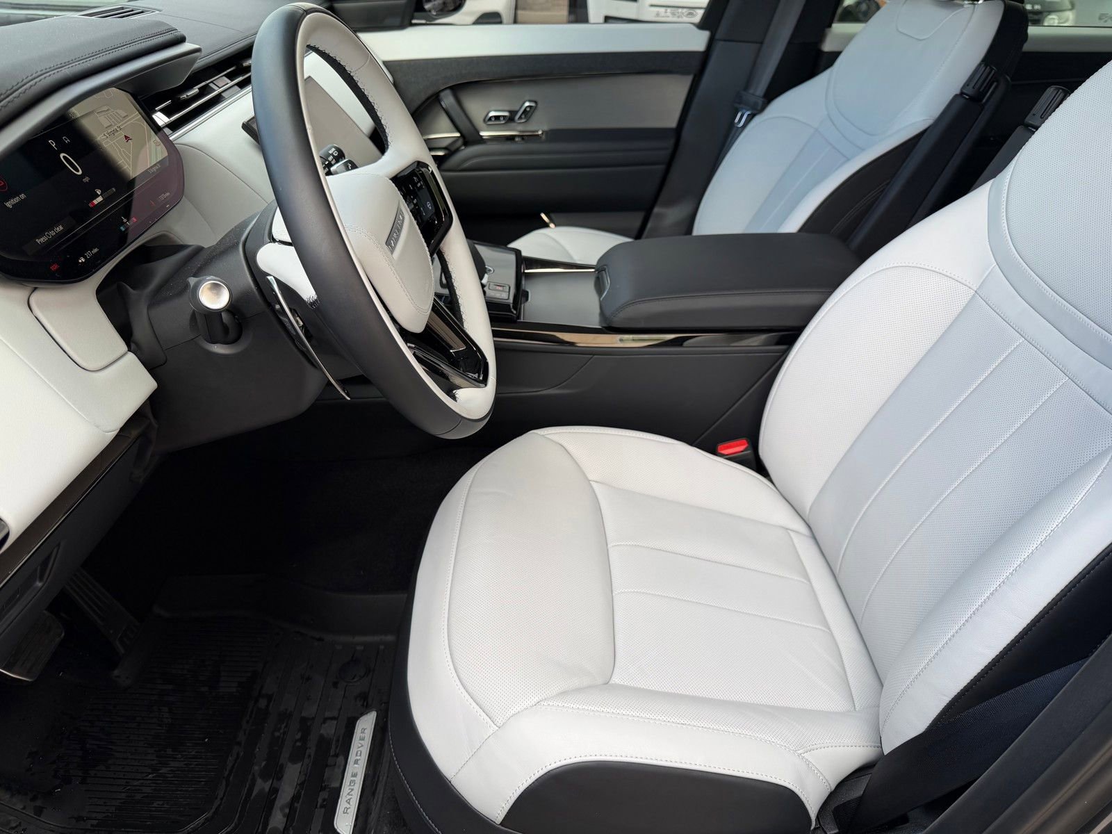 Used 2025 Land Rover Range Rover Sport Dynamic SE image 9