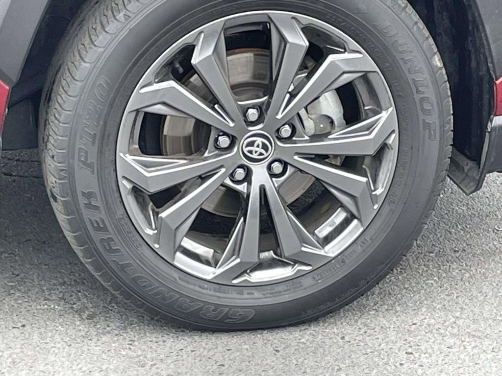 Used 2023 Toyota RAV4 XLE Premium image 29