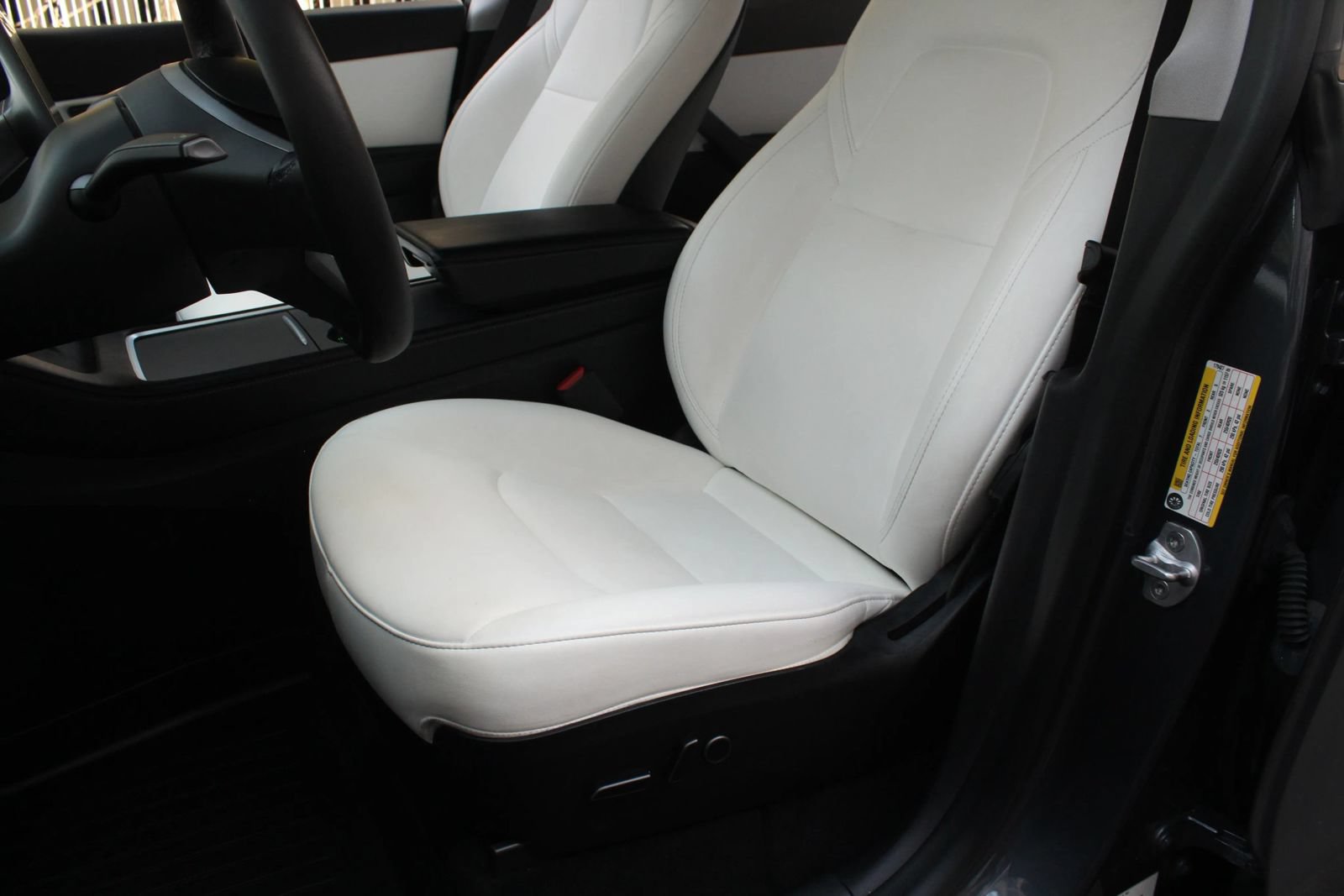 Used 2021 Tesla Model Y Long Range AWD/4WD image 17