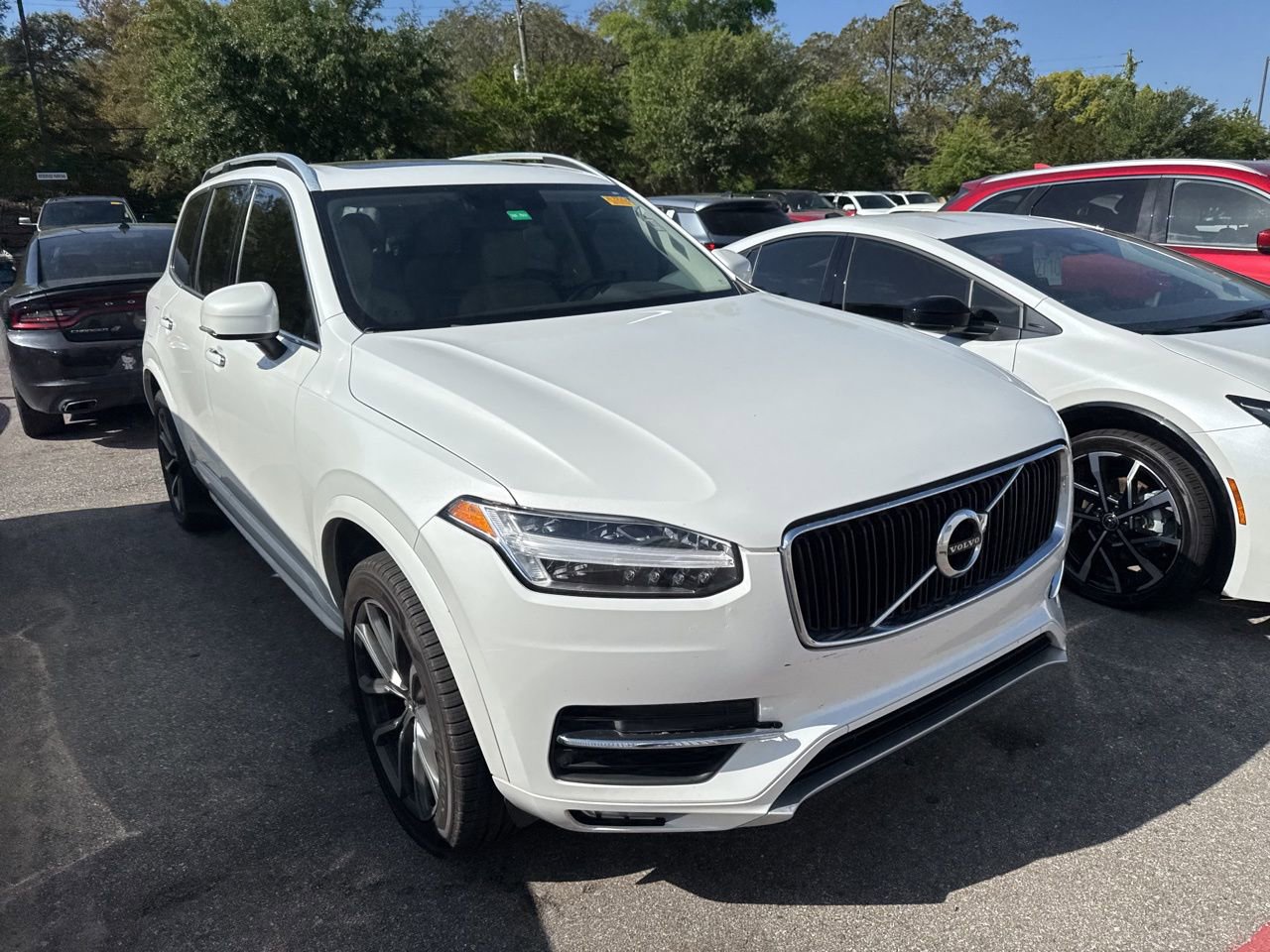Used 2019 Volvo XC90 T5 Momentum w/ Multimedia Package image 3
