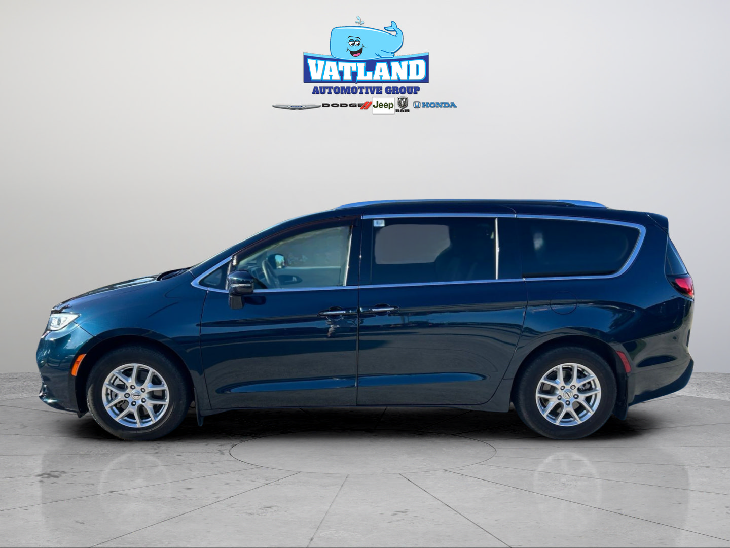 Certified 2021 Chrysler Pacifica Touring-L FWD image 2