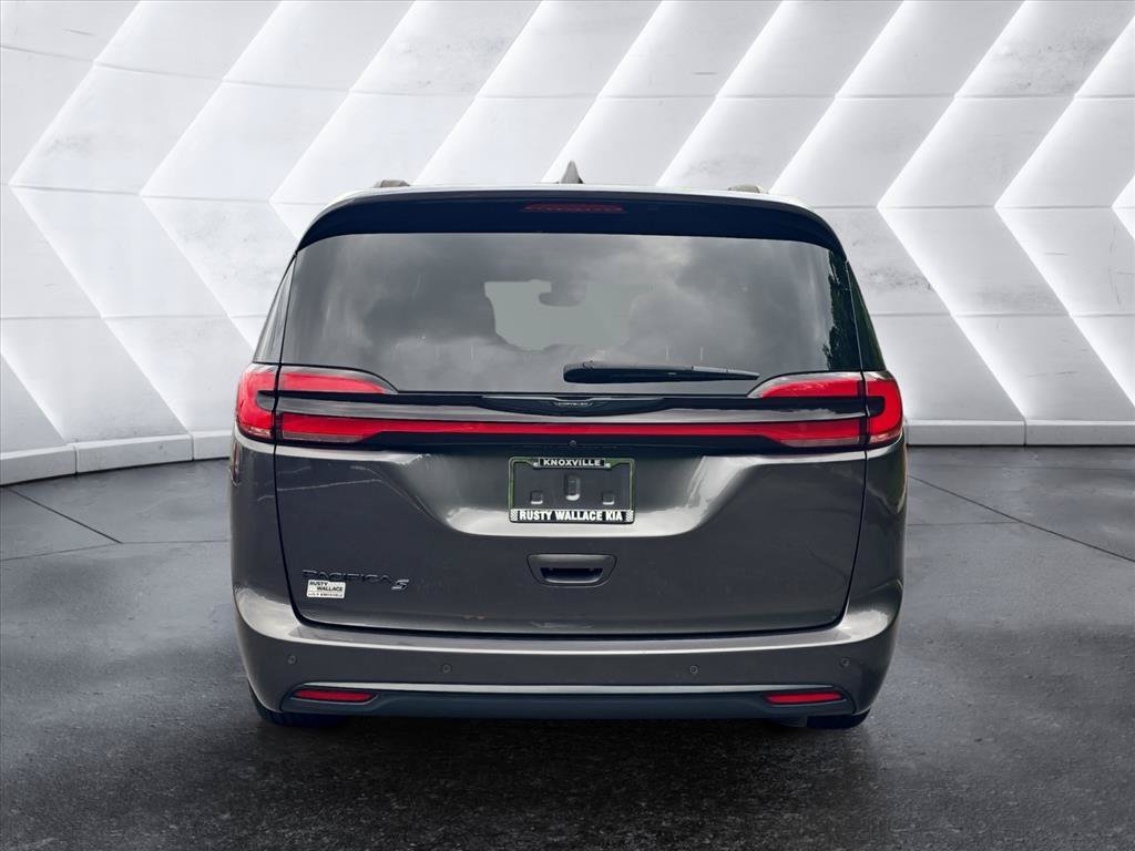 Used 2021 Chrysler Pacifica Touring w/ S Appearance Package FWD image 4