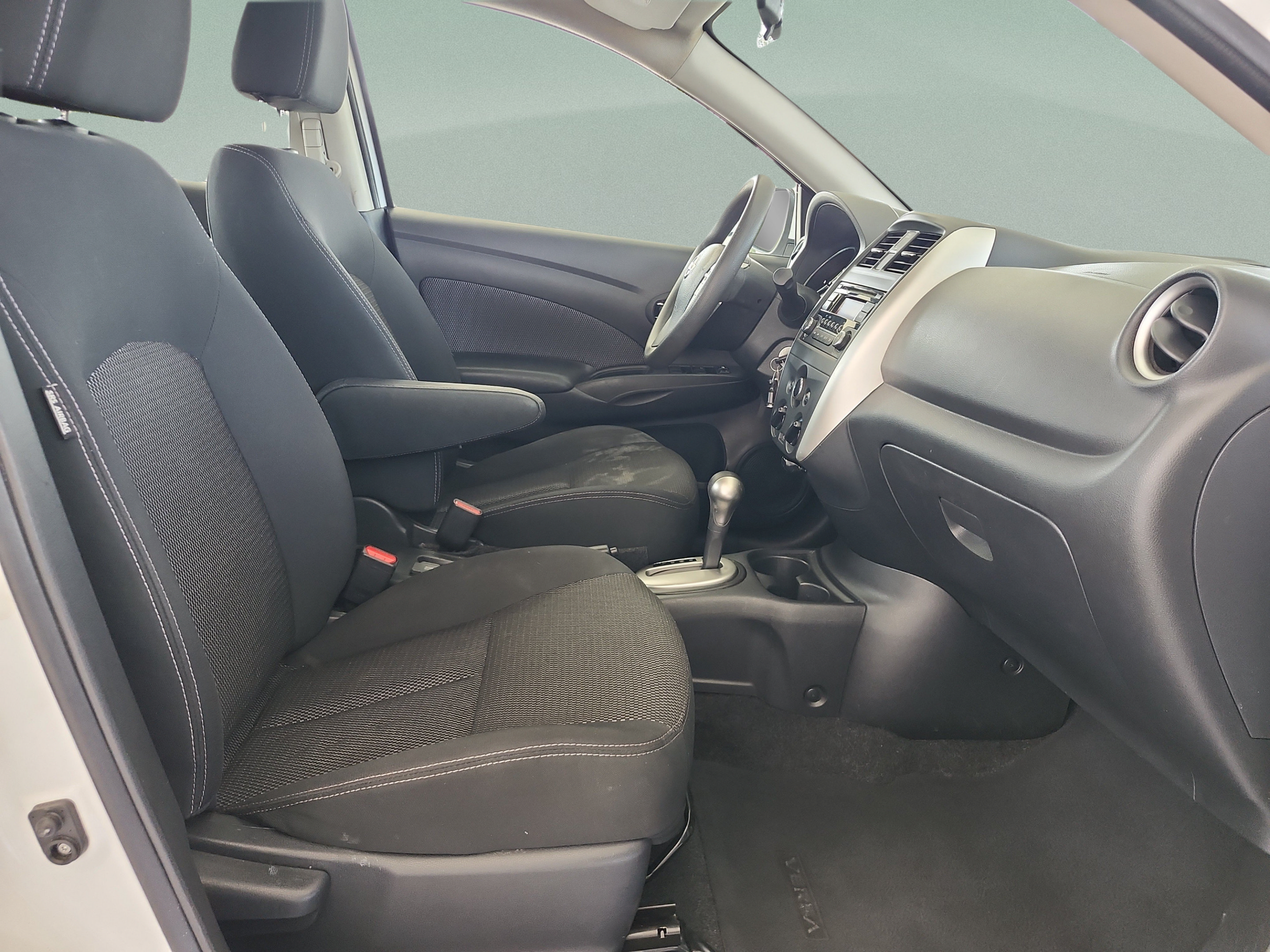 Used 2016 Nissan Versa SV FWD image 19