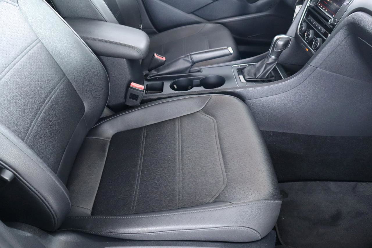 Used 2017 Volkswagen Passat 1.8T R-Line image 38