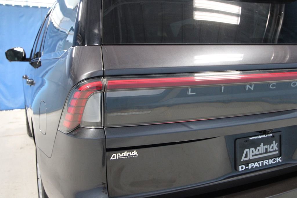 Used 2025 Lincoln Navigator Reserve image 40