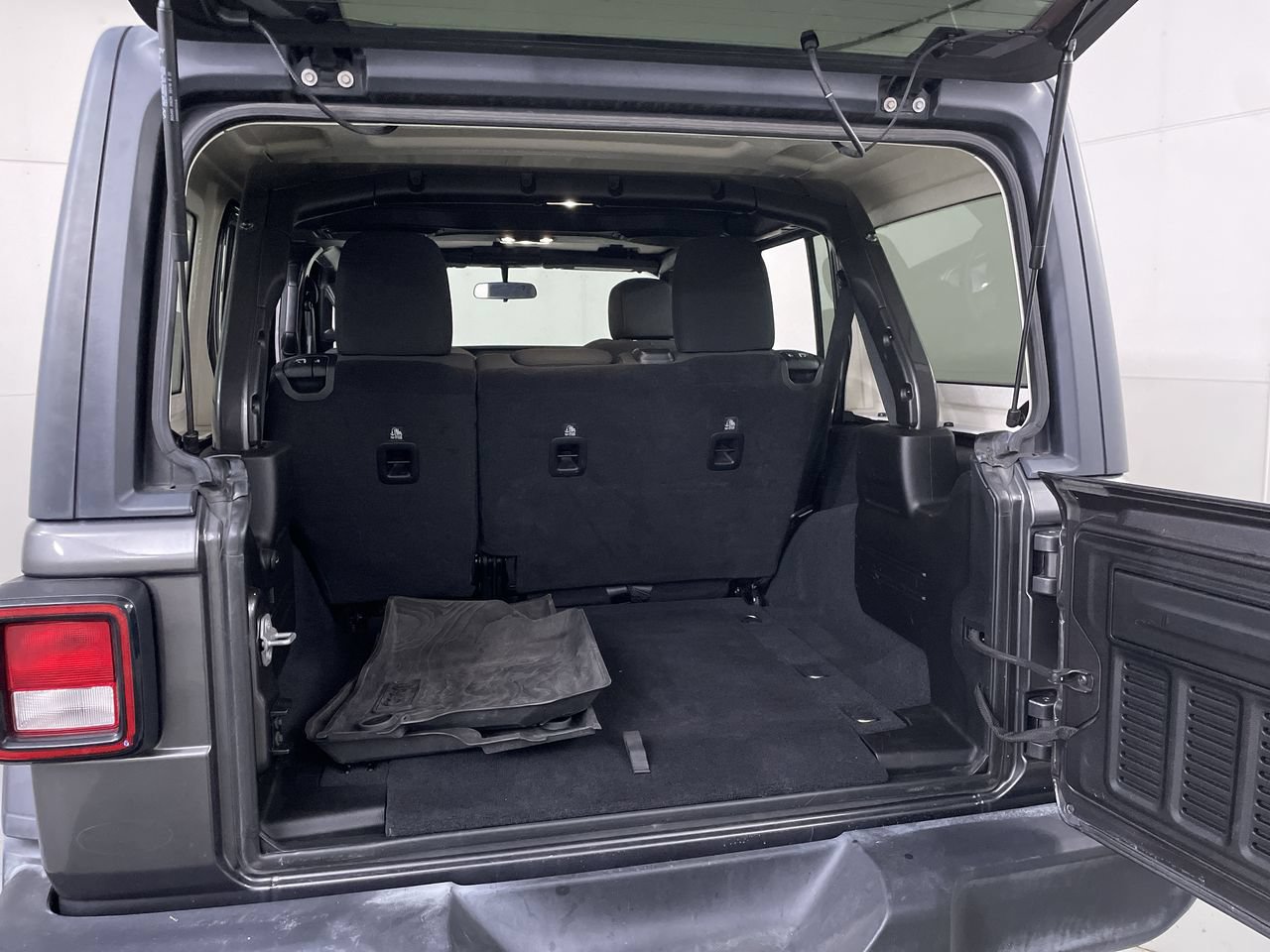 Used 2019 Jeep Wrangler Unlimited Sport S AWD/4WD image 20