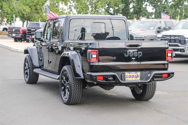 Used 2023 Jeep Gladiator Overland image 2