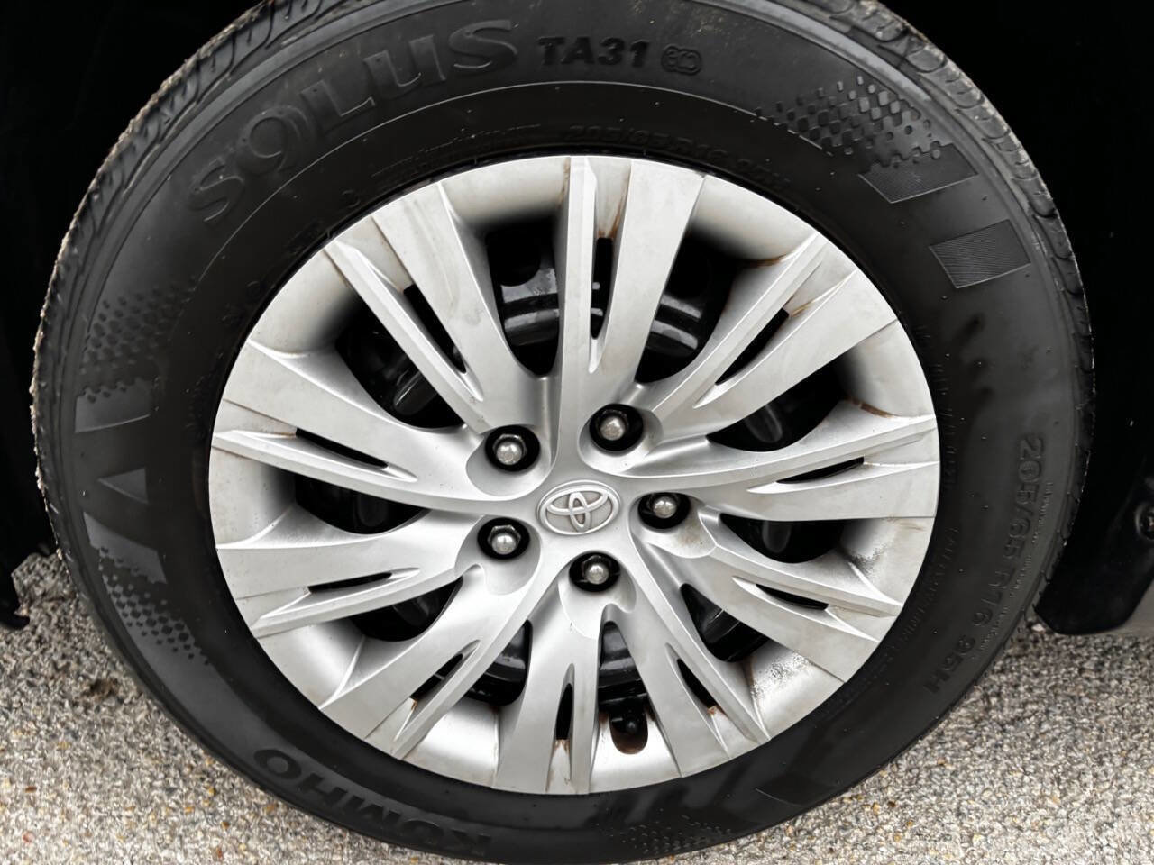 Used 2012 Toyota Camry LE image 23