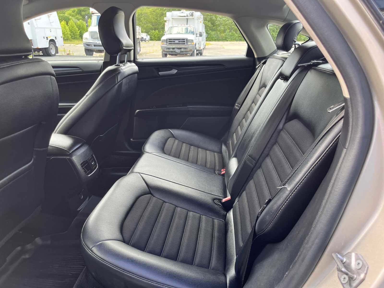 Used 2018 Ford Fusion SE w/ Equipment Group 201A image 25