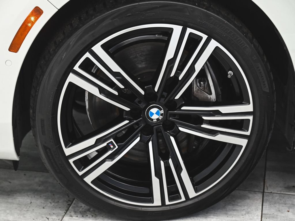 Used 2025 BMW 760i xDrive w/ Premium Package AWD/4WD image 7