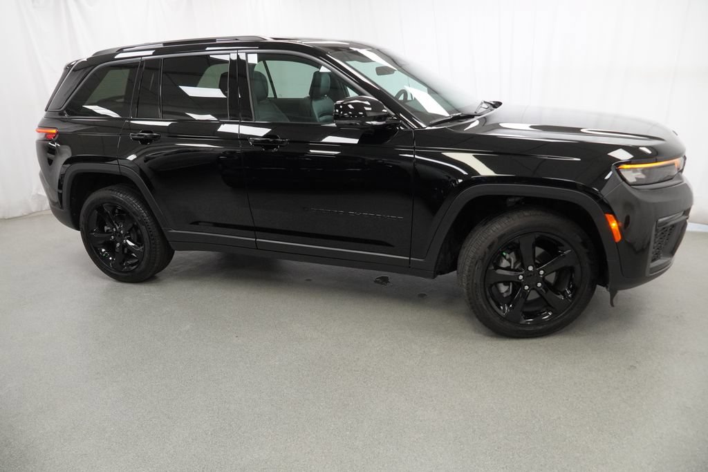 Certified 2026 Jeep Grand Cherokee Limited w/ Limited Altitude Package AWD/4WD image 10