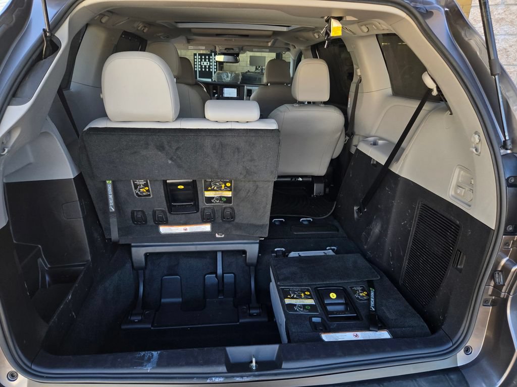 Used 2018 Toyota Sienna Limited Premium AWD/4WD image 37