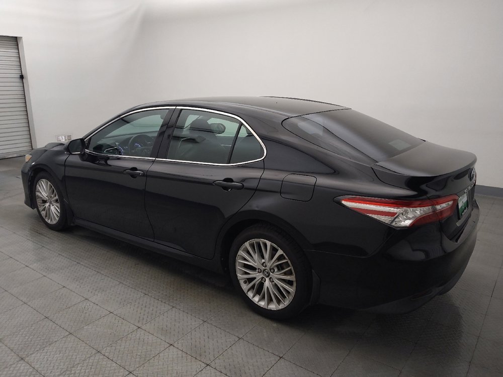 Used 2018 Toyota Camry XLE FWD image 3