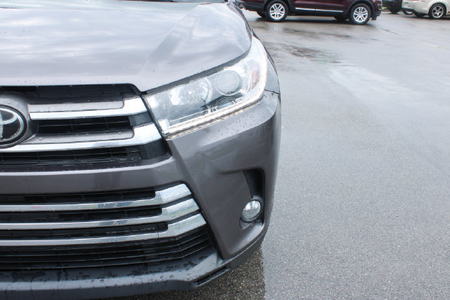 Used 2017 Toyota Highlander Limited AWD/4WD image 41