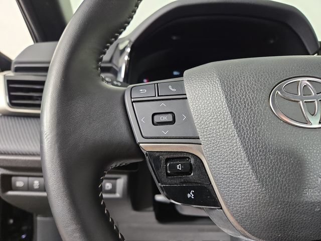 Used 2025 Toyota Camry SE FWD image 21