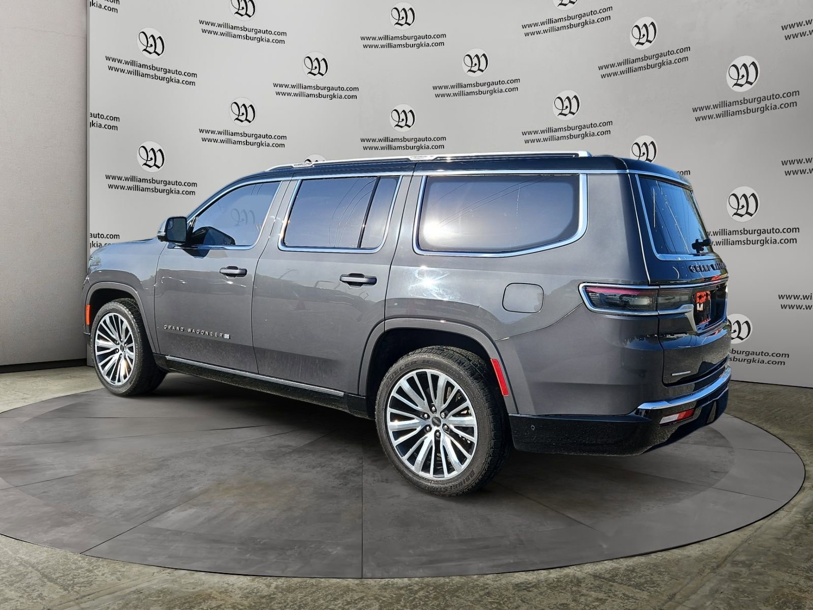 Used 2022 Jeep Grand Wagoneer Series III w/ Flexible Seating Group AWD/4WD image 3