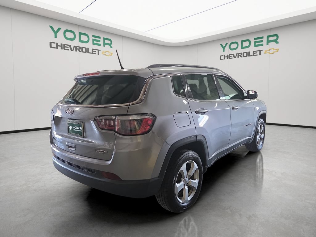 Used 2018 Jeep Compass Latitude w/ Cold Weather Group AWD/4WD image 7