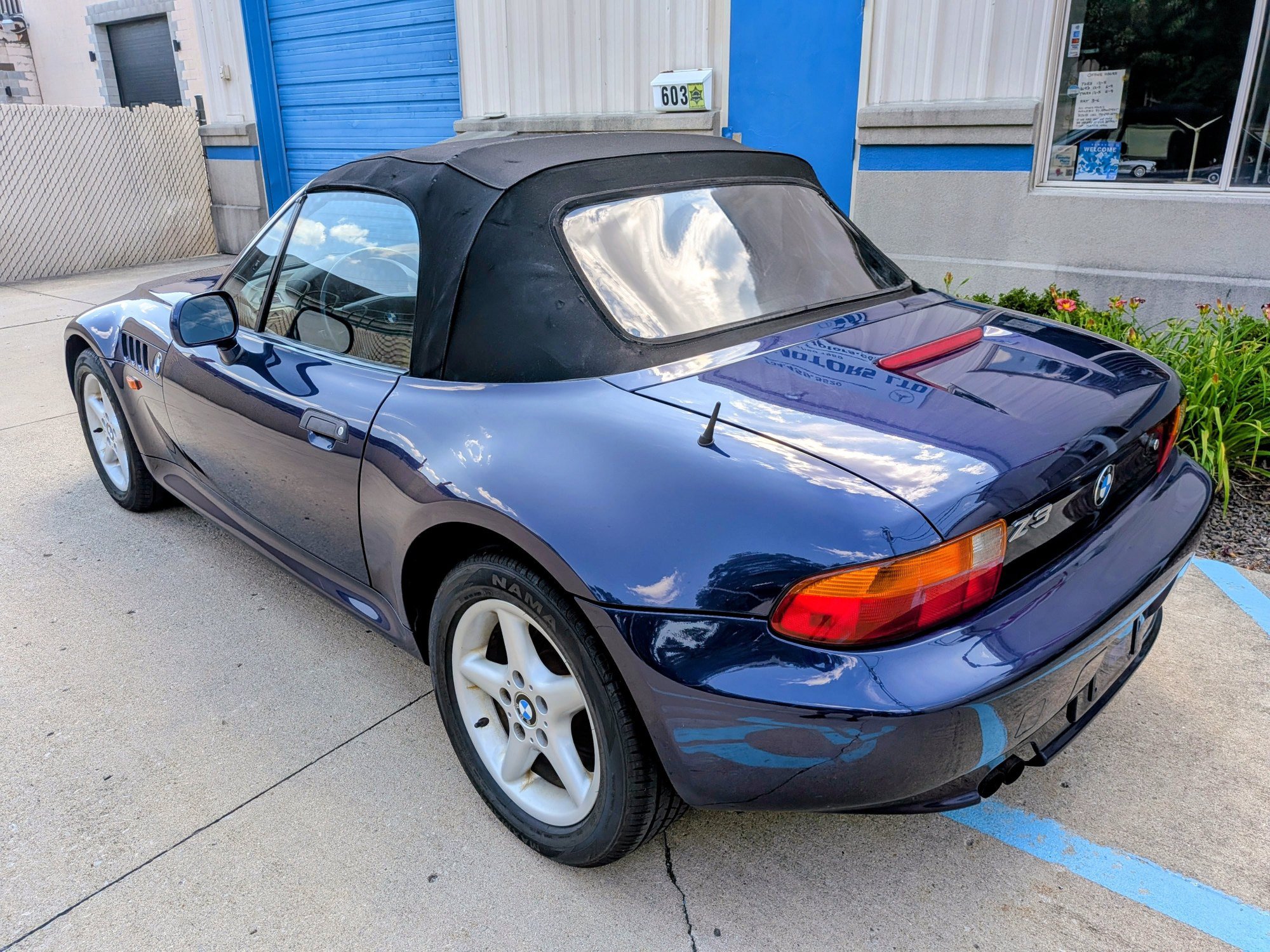 Used 1998 BMW Z3 2.8 RWD image 4