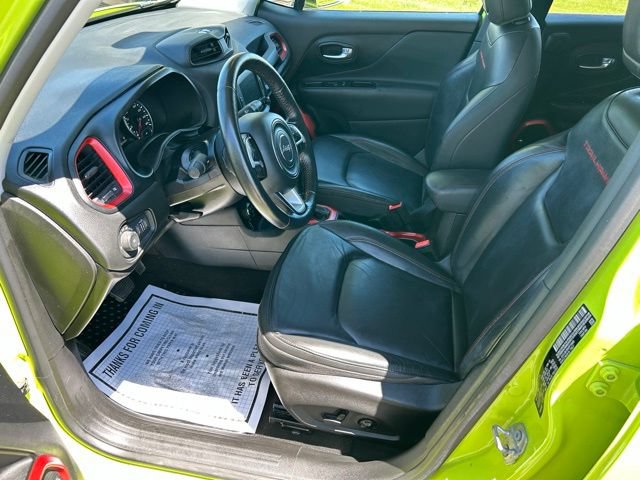 Used 2017 Jeep Renegade Trailhawk w/ Premium Trailhawk Package AWD/4WD image 12