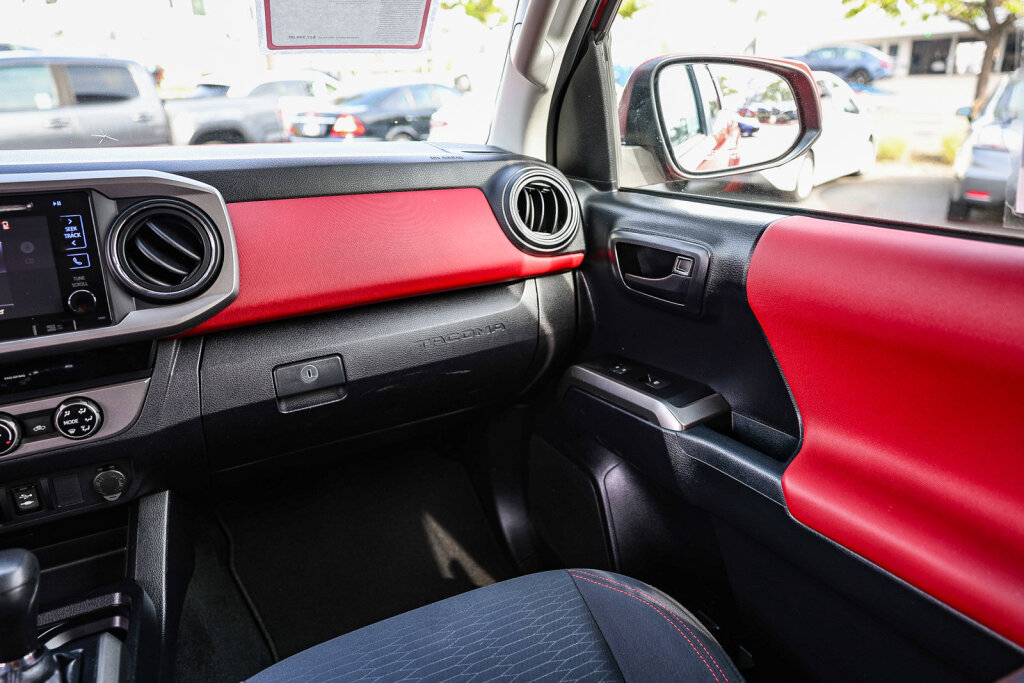 Certified 2018 Toyota Tacoma SR5 image 6