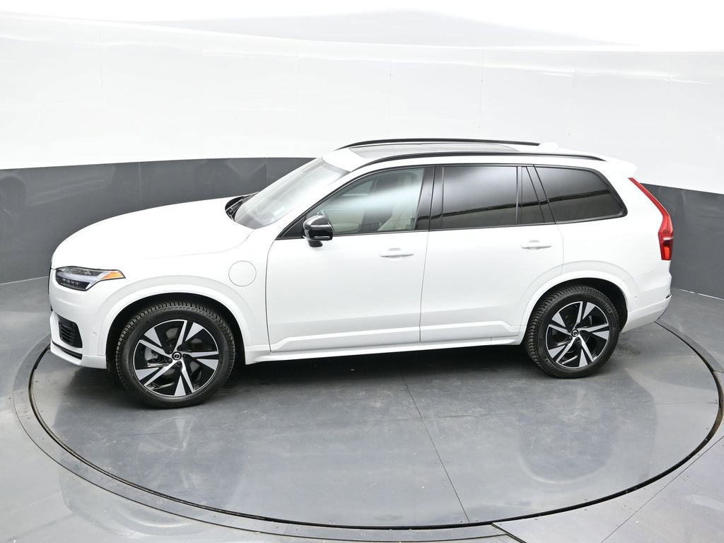 Used 2022 Volvo XC90 T8 R-Design image 27