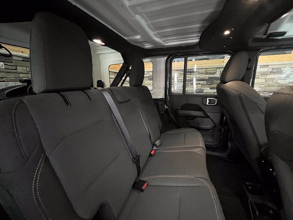 Used 2026 Jeep Wrangler Unlimited Sahara AWD/4WD image 42