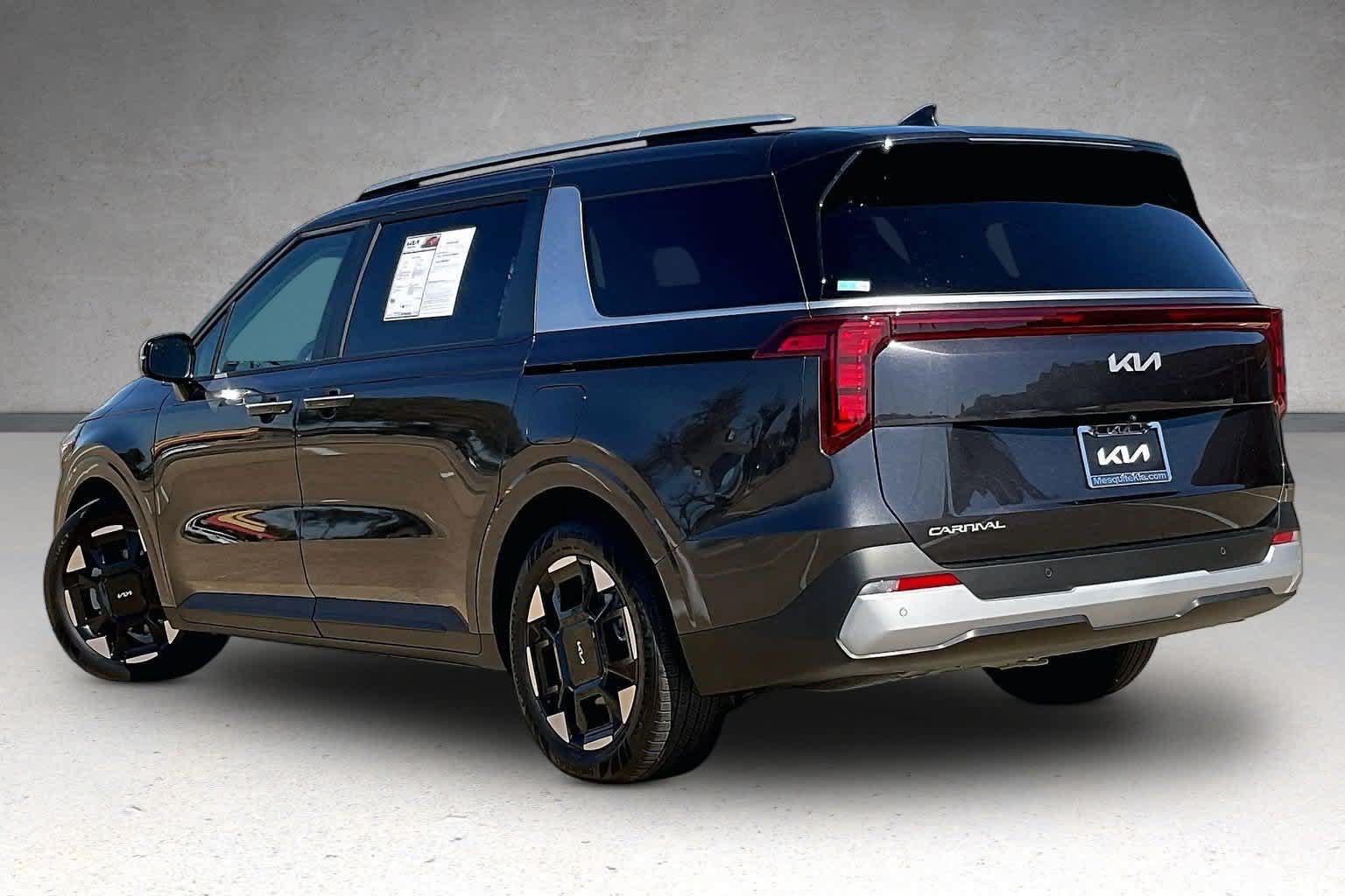 Certified 2026 Kia Carnival EX FWD image 4
