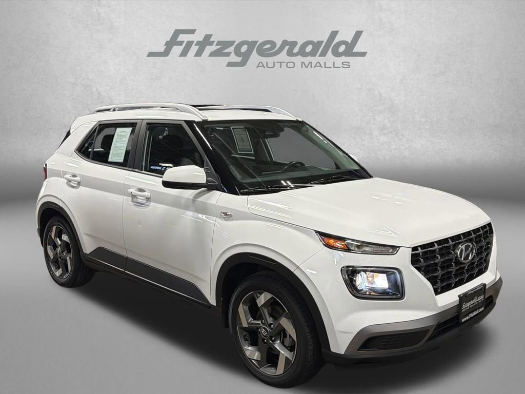 Used 2024 Hyundai Venue SEL image 1