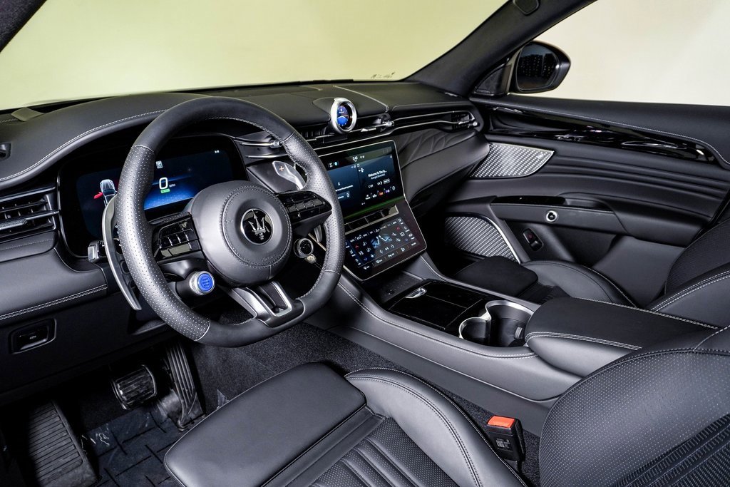 Certified 2025 Maserati Grecale Folgore image 19