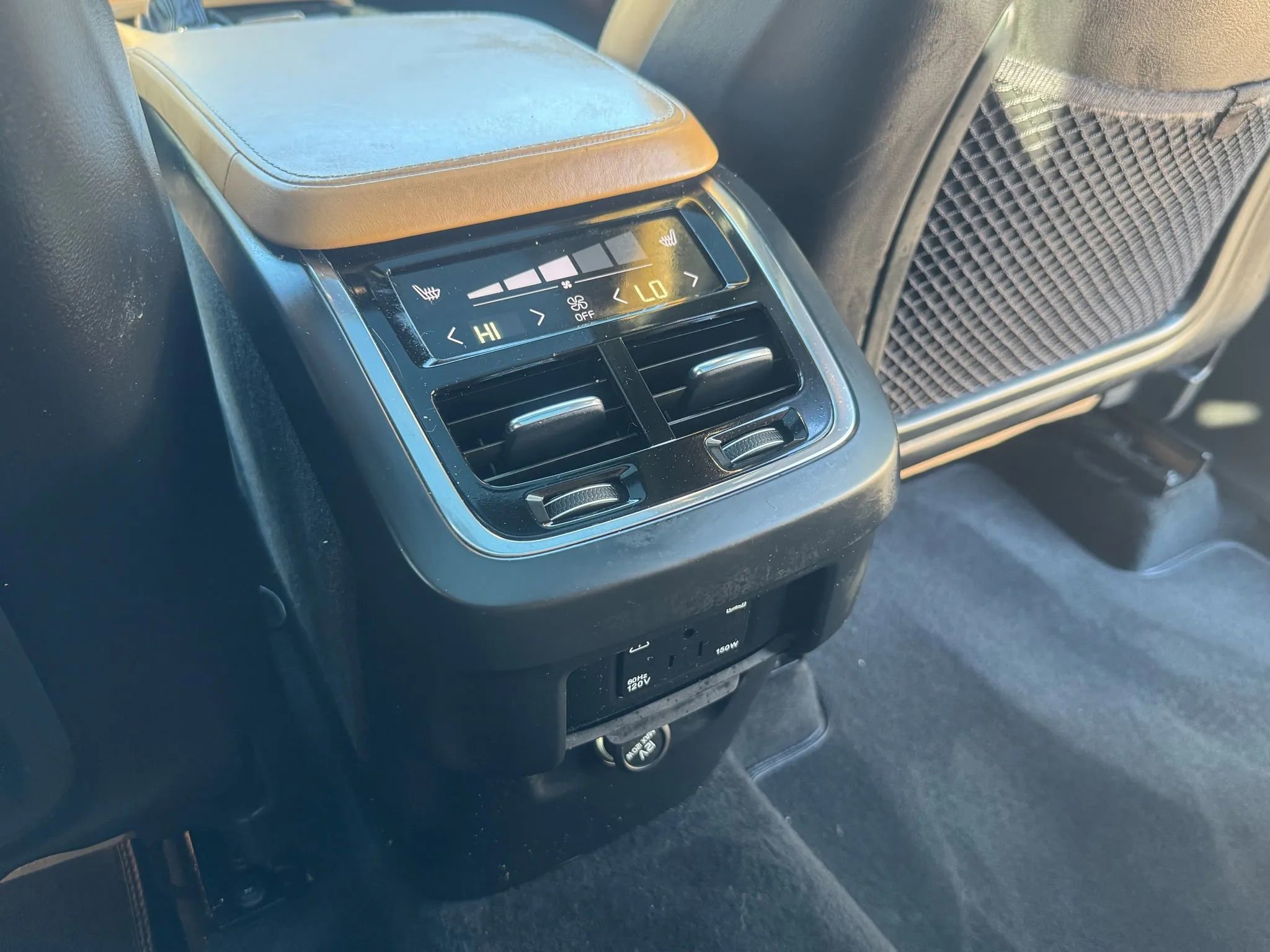 Used 2016 Volvo XC90 T6 image 9