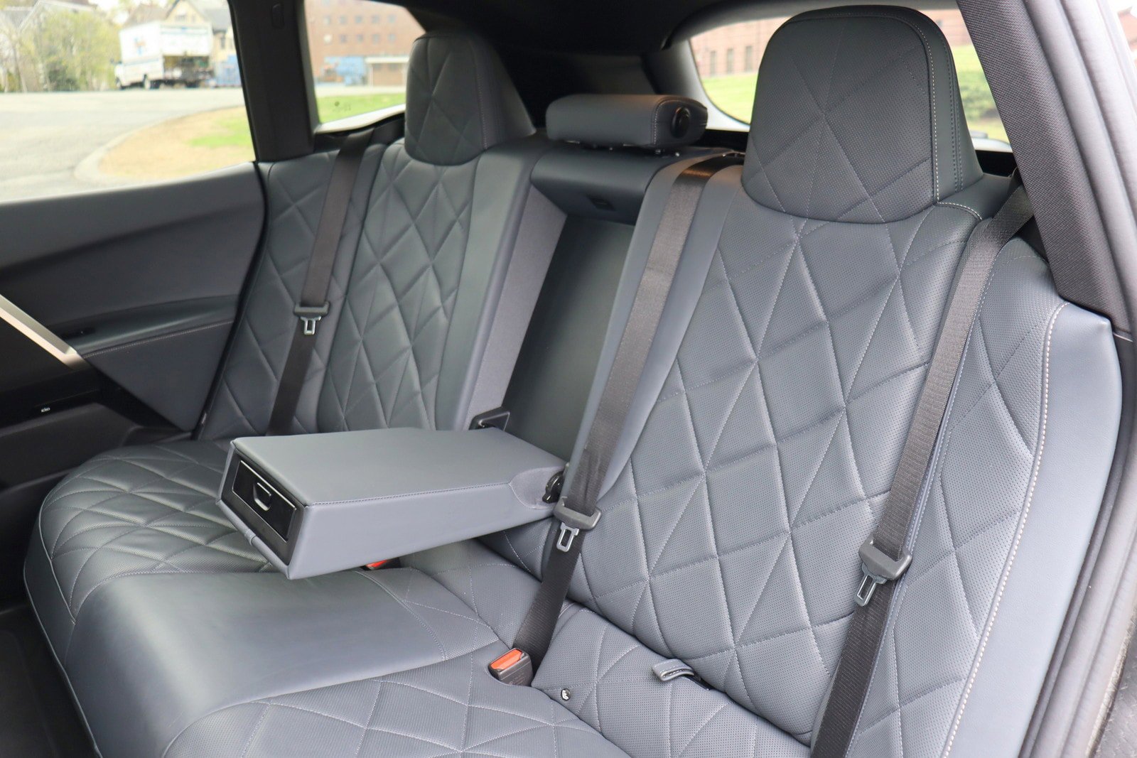 Used 2022 BMW iX xDrive50 w/ Sport Package AWD/4WD image 15