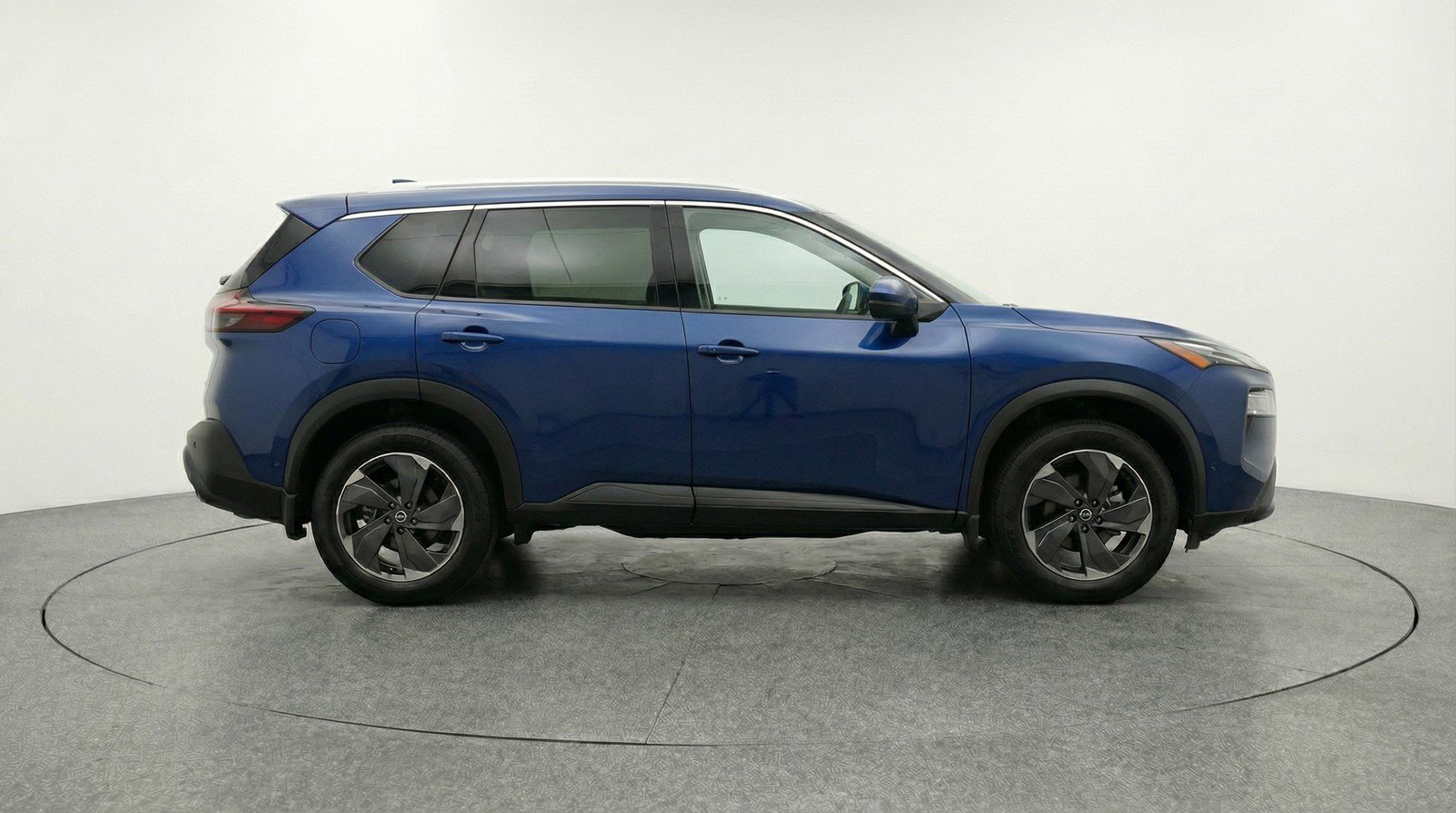 Used 2025 Nissan Rogue SV image 11