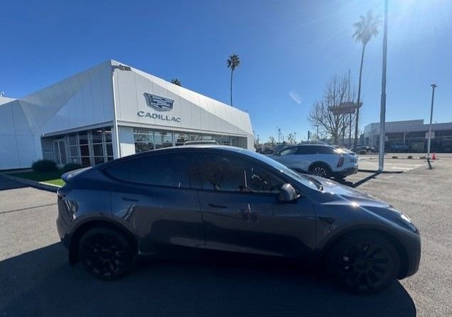 Used 2022 Tesla Model Y Long Range image 4