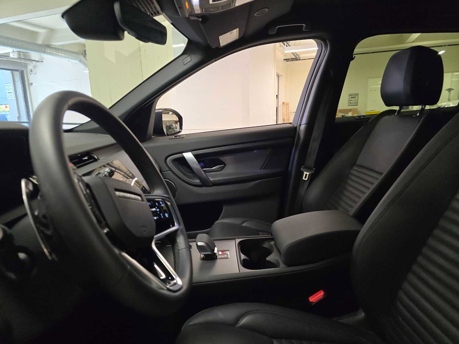 Certified 2025 Land Rover Discovery Sport Dynamic SE image 21