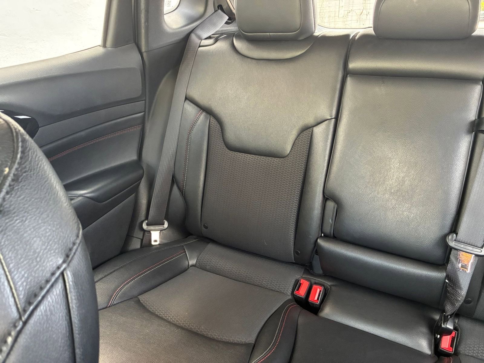 Used 2025 Jeep Compass Trailhawk image 38