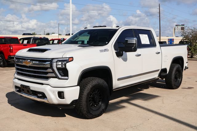 Used 2025 Chevrolet Silverado 2500 High Country w/ High Country Premium Package AWD/4WD image 3