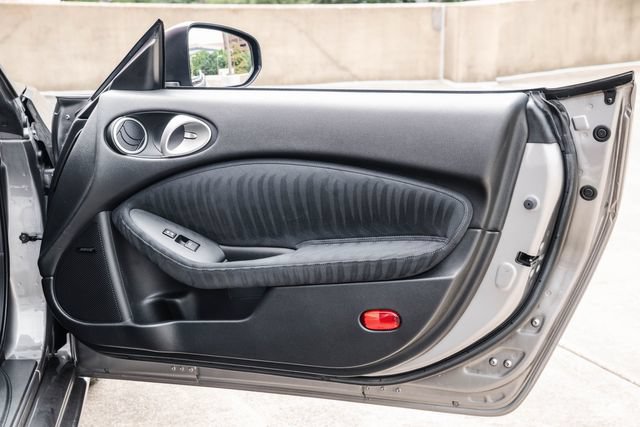 Used 2009 Nissan 370Z Touring RWD image 63