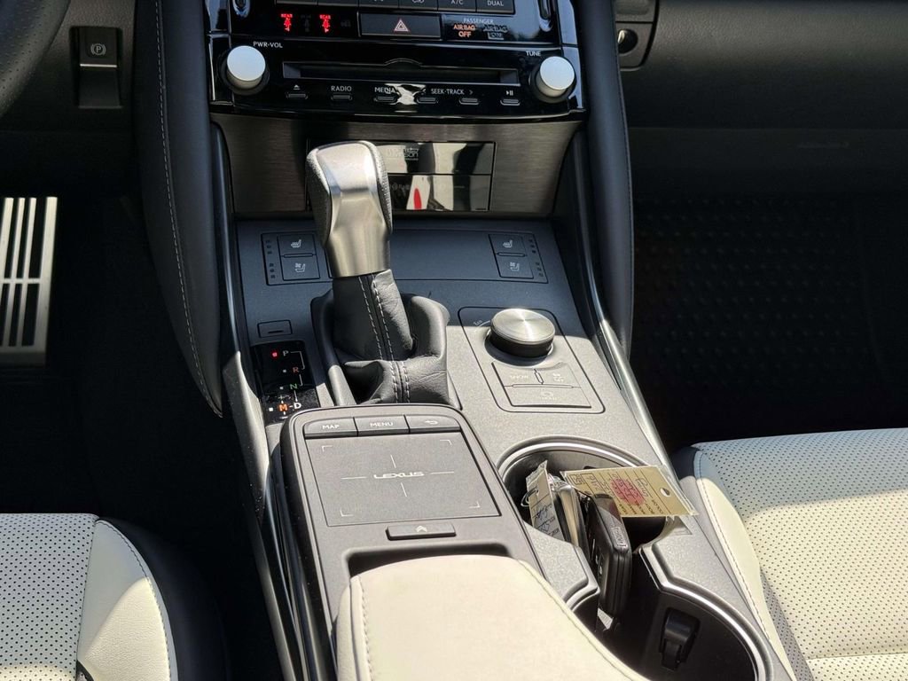 Used 2025 Lexus IS 500 RWD image 18