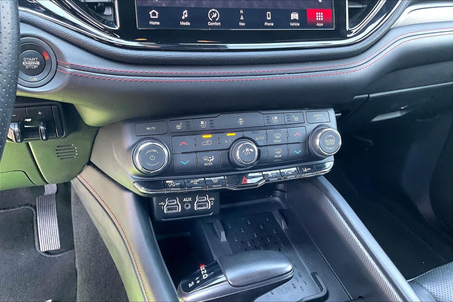 Used 2025 Dodge Durango GT AWD/4WD image 33