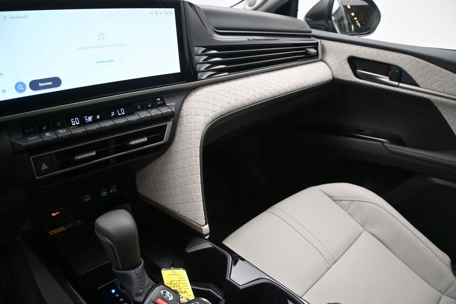 Used 2025 Toyota Camry XLE w/ Premium Plus Package AWD/4WD image 4