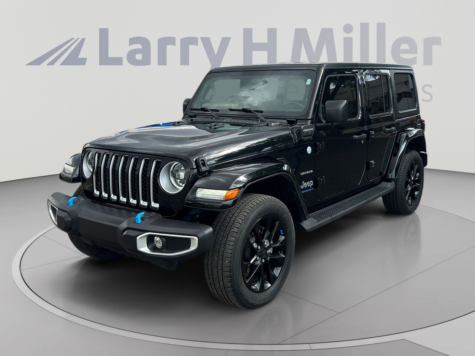 Used 2023 Jeep Wrangler Unlimited Sahara w/ Cold Weather Group AWD/4WD image 1