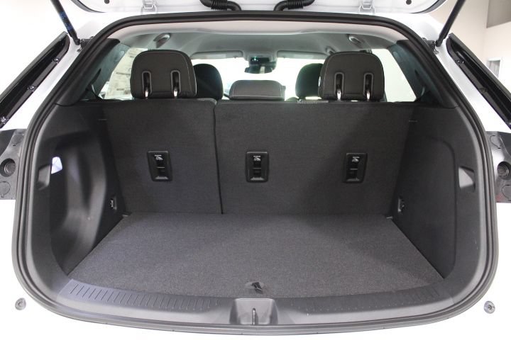 New 2027 Chevrolet Bolt LT w/ Comfort Package FWD image 13