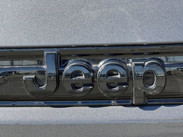Used 2023 Jeep Grand Cherokee Altitude image 11