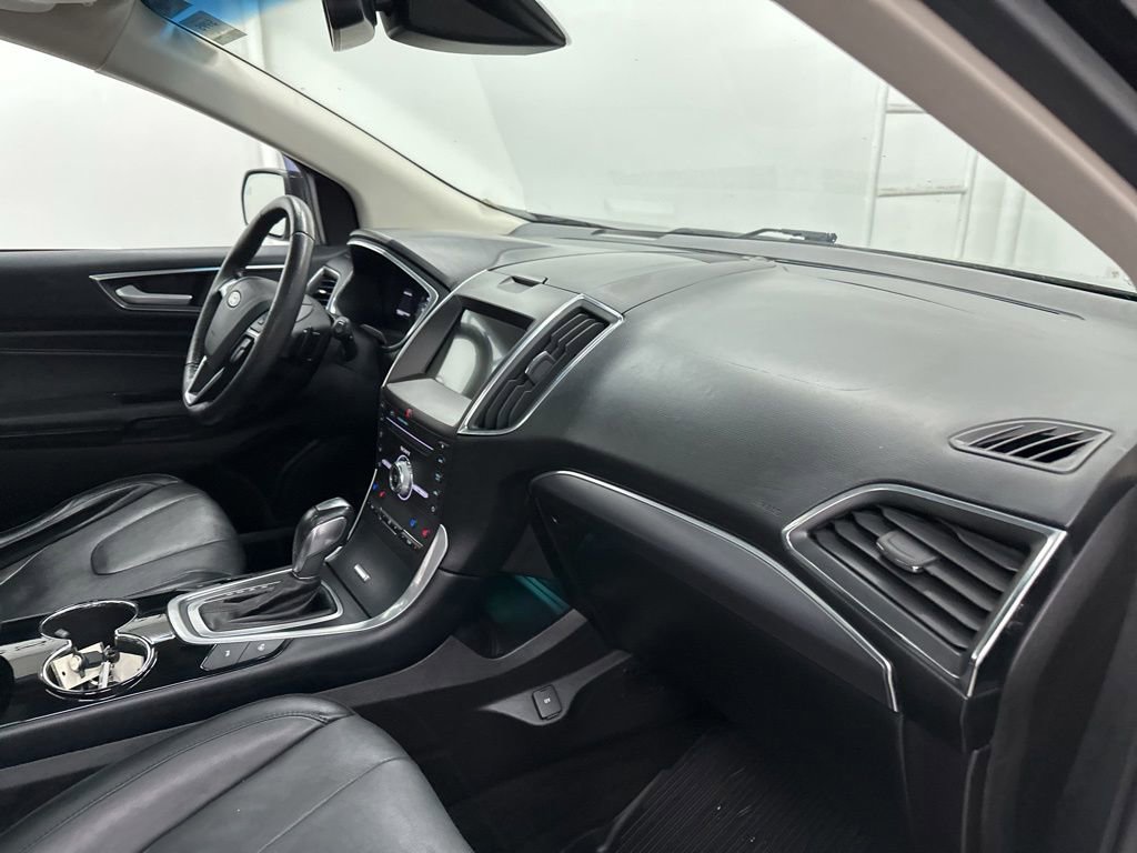 Used 2018 Ford Edge Titanium w/ Equipment Group 302A AWD/4WD image 25