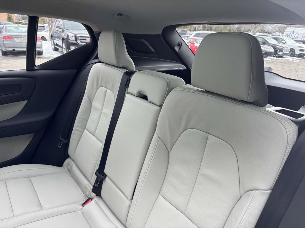 Used 2025 Volvo XC40 B5 Plus w/ Protection Package Premier image 26