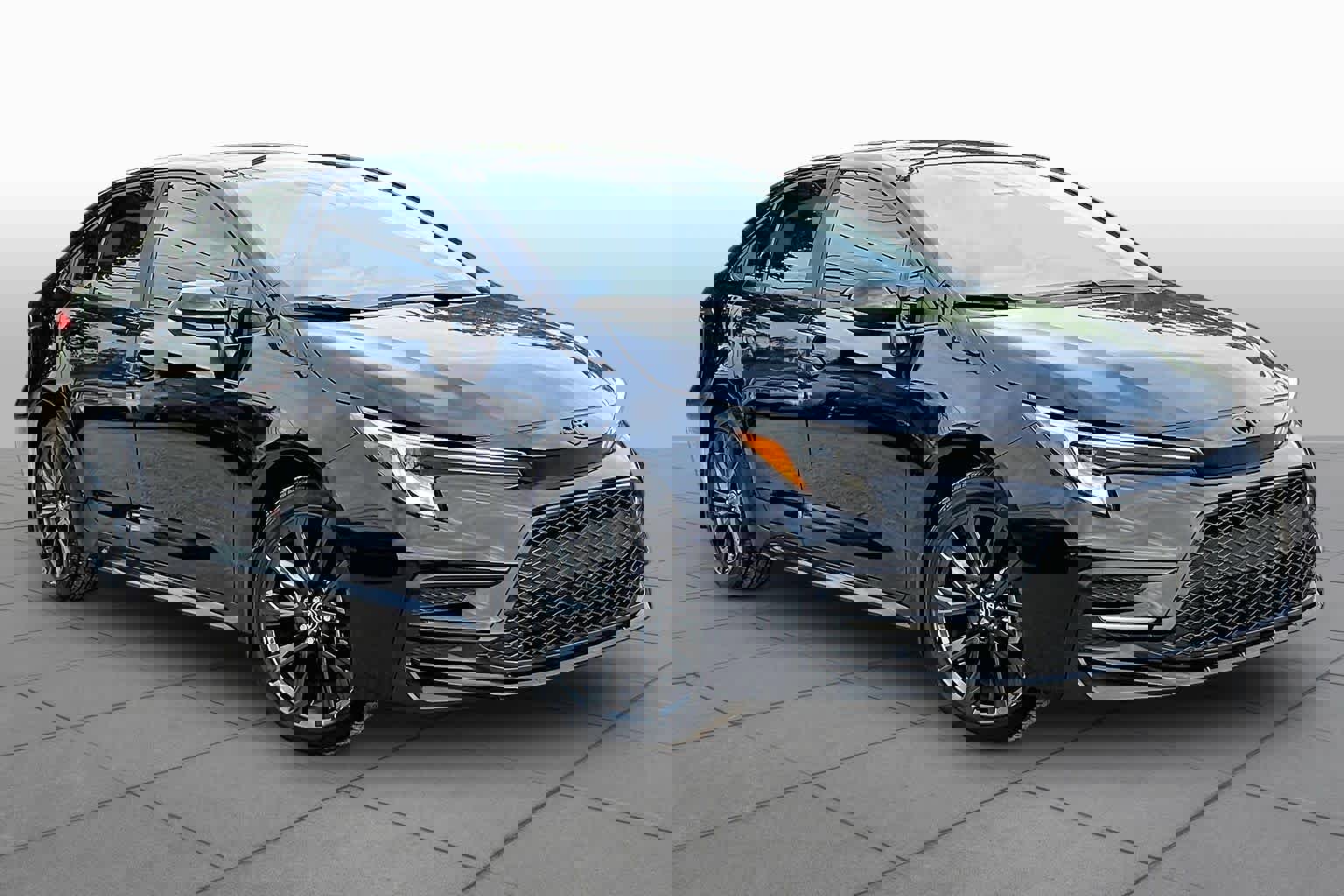 Used 2024 Toyota Corolla SE FWD image 3