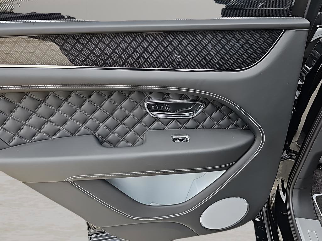 New 2025 Bentley Bentayga image 31