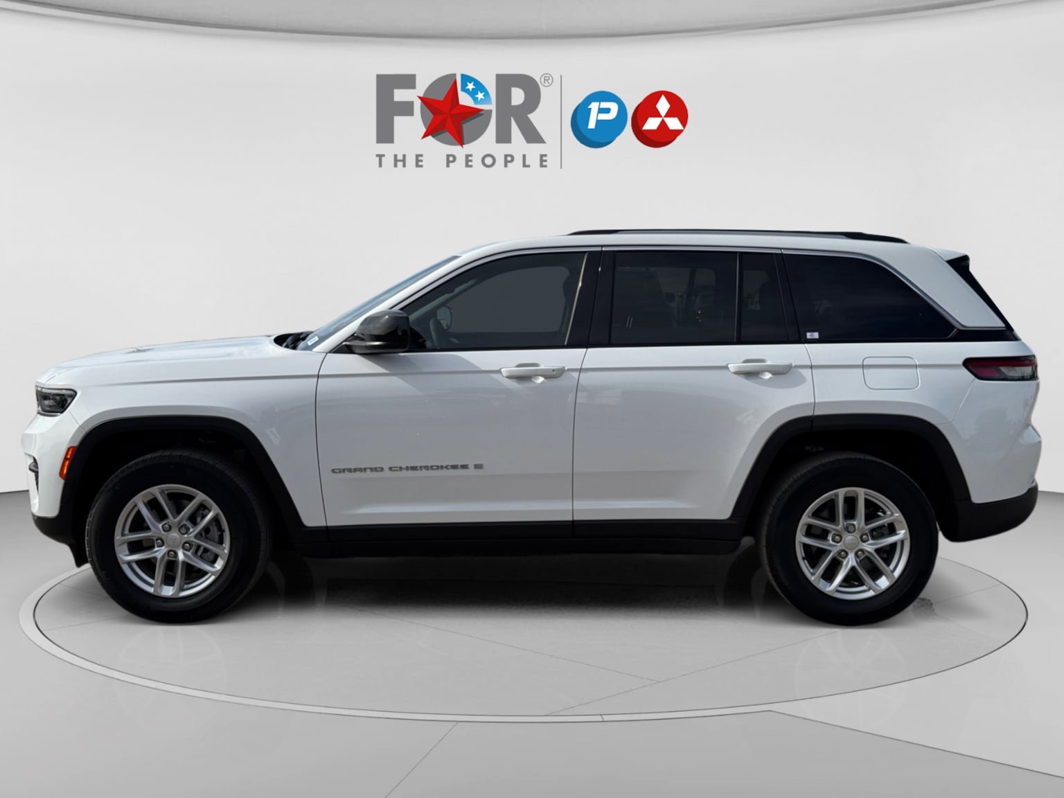 Used 2023 Jeep Grand Cherokee Laredo w/ Luxury Tech Group I RWD image 2